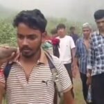 आदर्श चंपावत में डोली में ढोए जा रहे हैं मरिज, 15 किमी पैदल चल बीमार बुजुर्ग महिला को सड़क तक लाए युवा। 