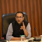 भालुओं बढ़ते के हमले के बीच ग्राम पंचायत स्तर पर स्थानीय बैठक में जिलाधिकारी कड़े निर्देश