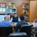 जिलाधिकारी ने मत्स्य एवं पशुपालन विभाग की योजनाओं की समीक्षा की